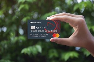 Conheça o cartão de crédito Santander Play, feito para universitários com ótimos benefícios