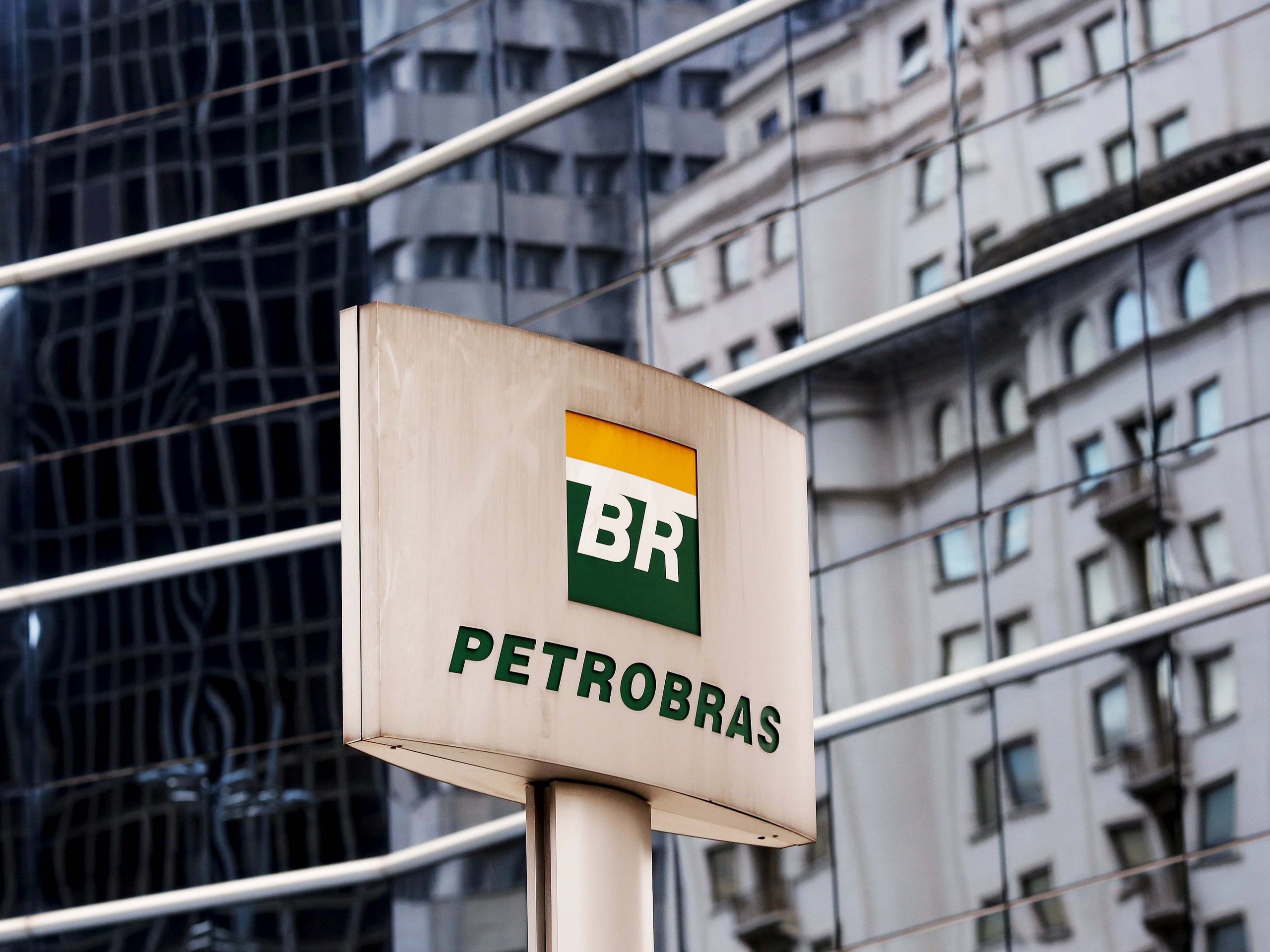 Petrobras e venda de gasolina