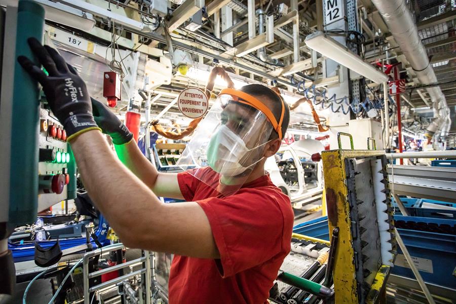 Brasil perde posição em ranking de atividade industrial O estudo “Desempenho da Indústria no Mundo” foi divulgado nessa sexta-feira (14) pela Confederação Nacional da Indústria (CNI).