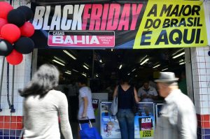A projeção de movimentação financeira no comércio na Black Friday deste ano é de R$ 4,2 bilhões, de acordo com pesquisa da CNC.
